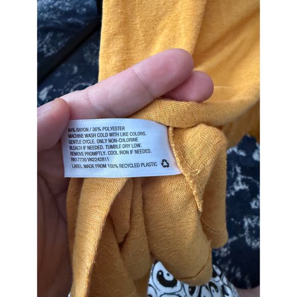 6/$25 Universal Threads Golden Yellow Open Back Casual T-Shirt - Picture 4 of 5